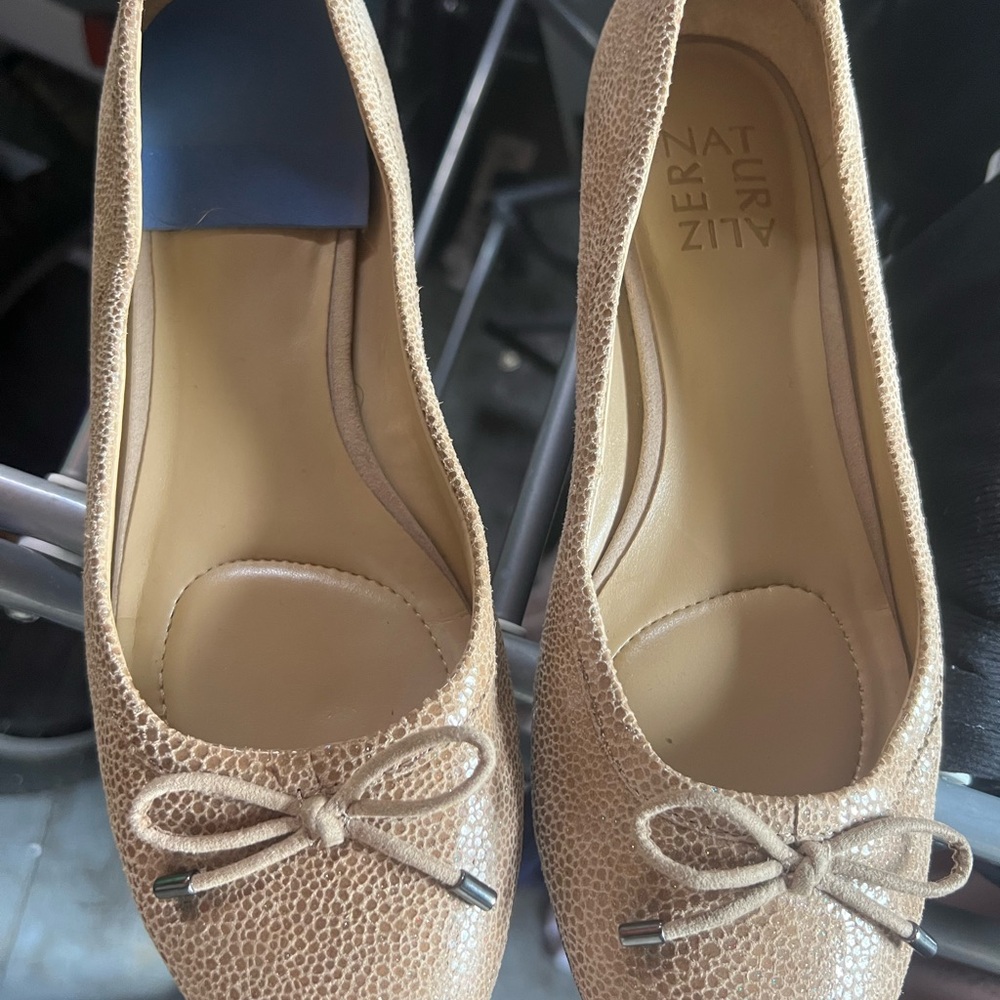 Naturalizer Women's Tan Ballet Flats